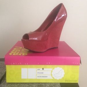 Brand New w/Box Charlotte Russe Size 8 Wedges